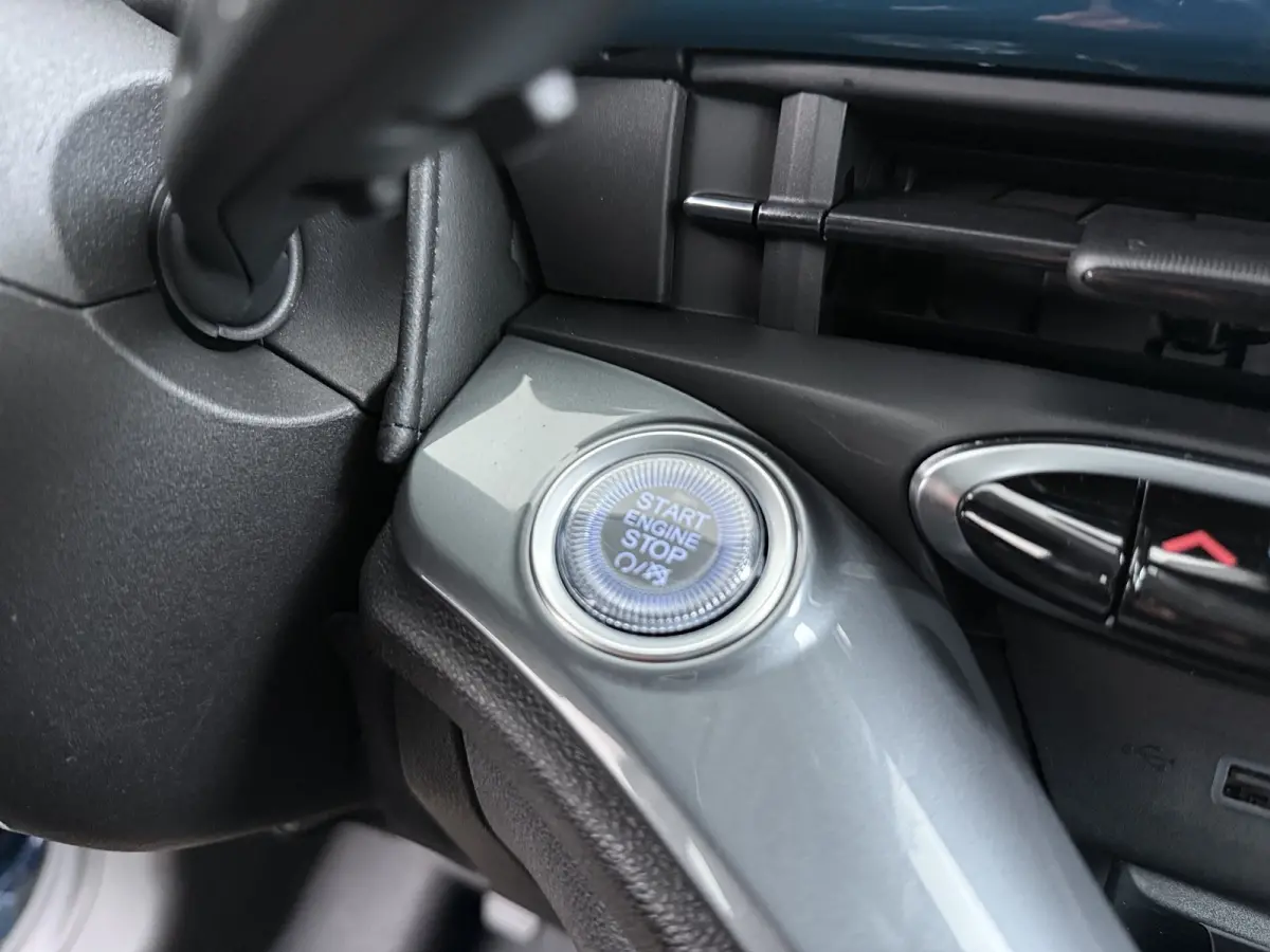 Torino, (2026) | 10,25" touchscreen radio met Bluetooth, DAB & USB | Apple Carplay® / Android Auto™ voorbereiding | Automatische airconditioning