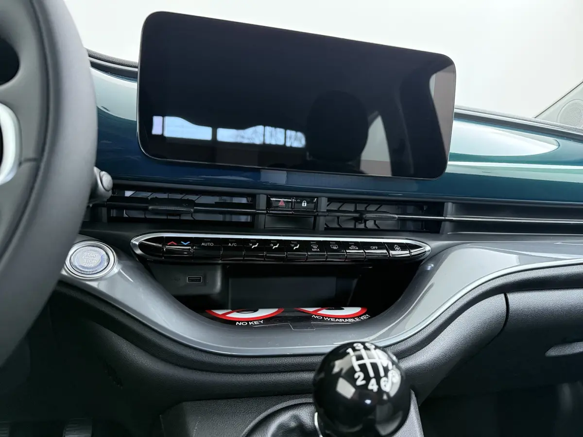 Torino, (2026) | 10,25" touchscreen radio met Bluetooth, DAB & USB | Apple Carplay® / Android Auto™ voorbereiding | Automatische airconditioning