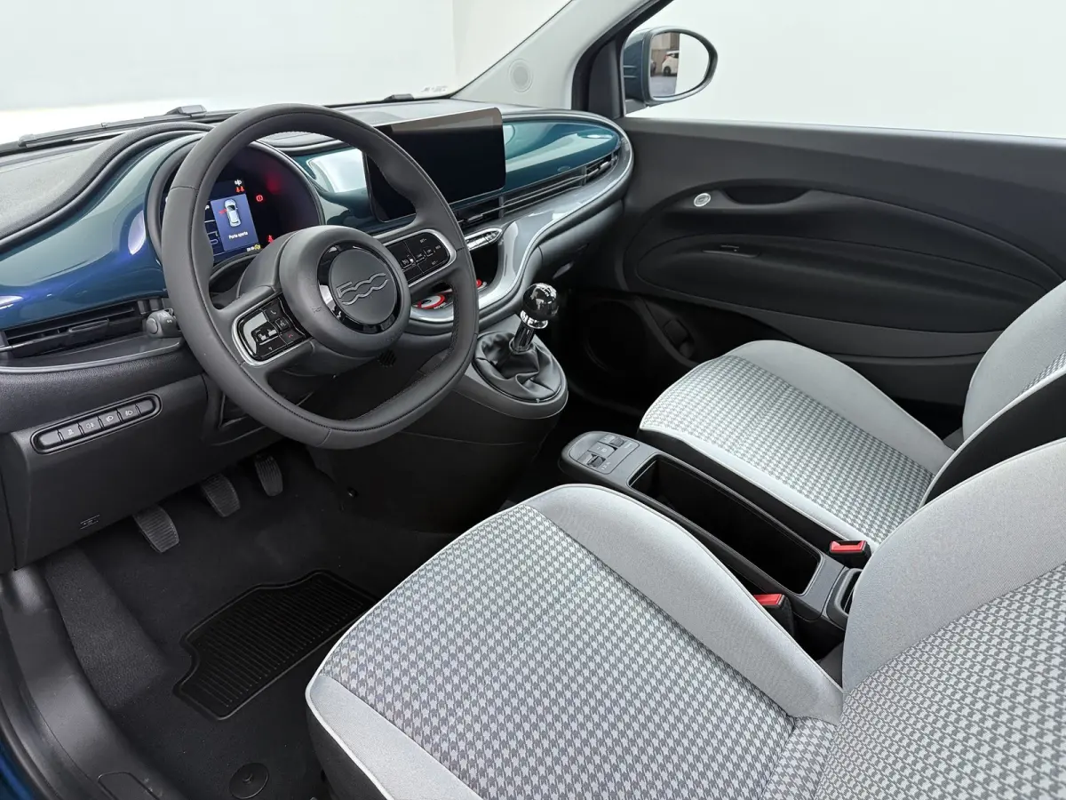Torino, (2026) | 10,25" touchscreen radio met Bluetooth, DAB & USB | Apple Carplay® / Android Auto™ voorbereiding | Automatische airconditioning