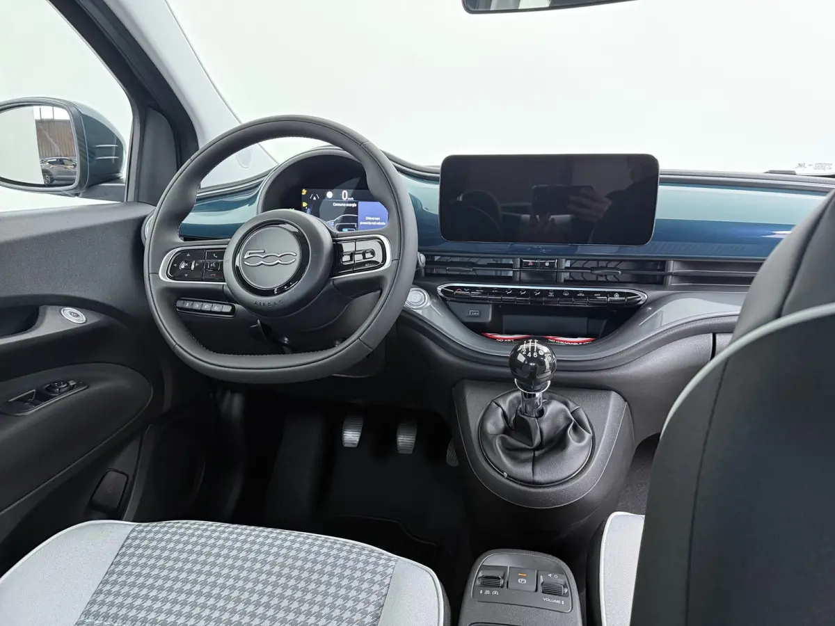 Torino, (2026) | 10,25" touchscreen radio met Bluetooth, DAB & USB | Apple Carplay® / Android Auto™ voorbereiding | Automatische airconditioning