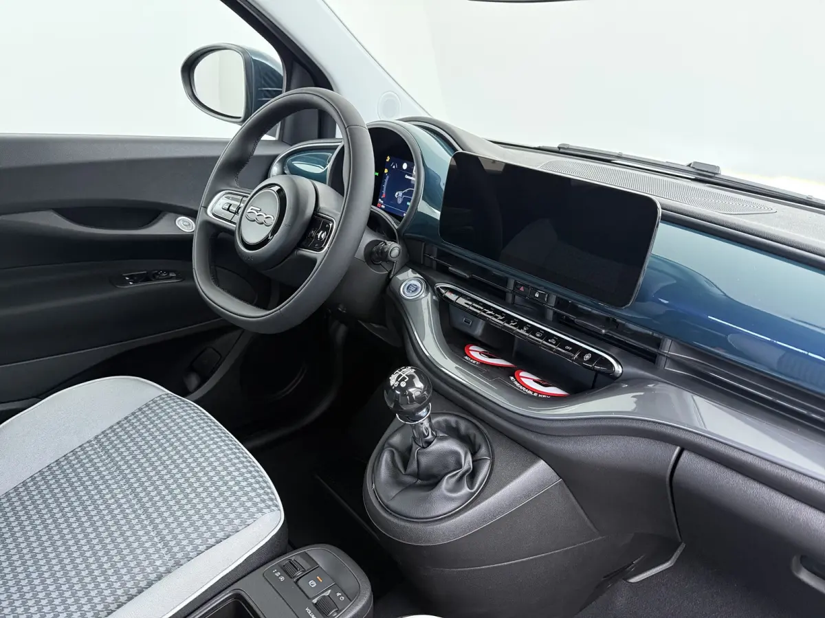 Torino, (2026) | 10,25" touchscreen radio met Bluetooth, DAB & USB | Apple Carplay® / Android Auto™ voorbereiding | Automatische airconditioning