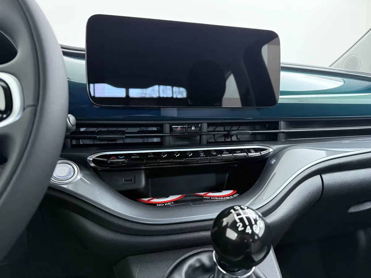 Torino, (2026) | 10,25" touchscreen radio met Bluetooth, DAB & USB | Apple Carplay® / Android Auto™ voorbereiding | Automatische airconditioning