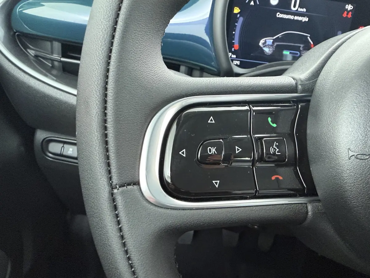 Torino, (2026) | 10,25" touchscreen radio met Bluetooth, DAB & USB | Apple Carplay® / Android Auto™ voorbereiding | Automatische airconditioning