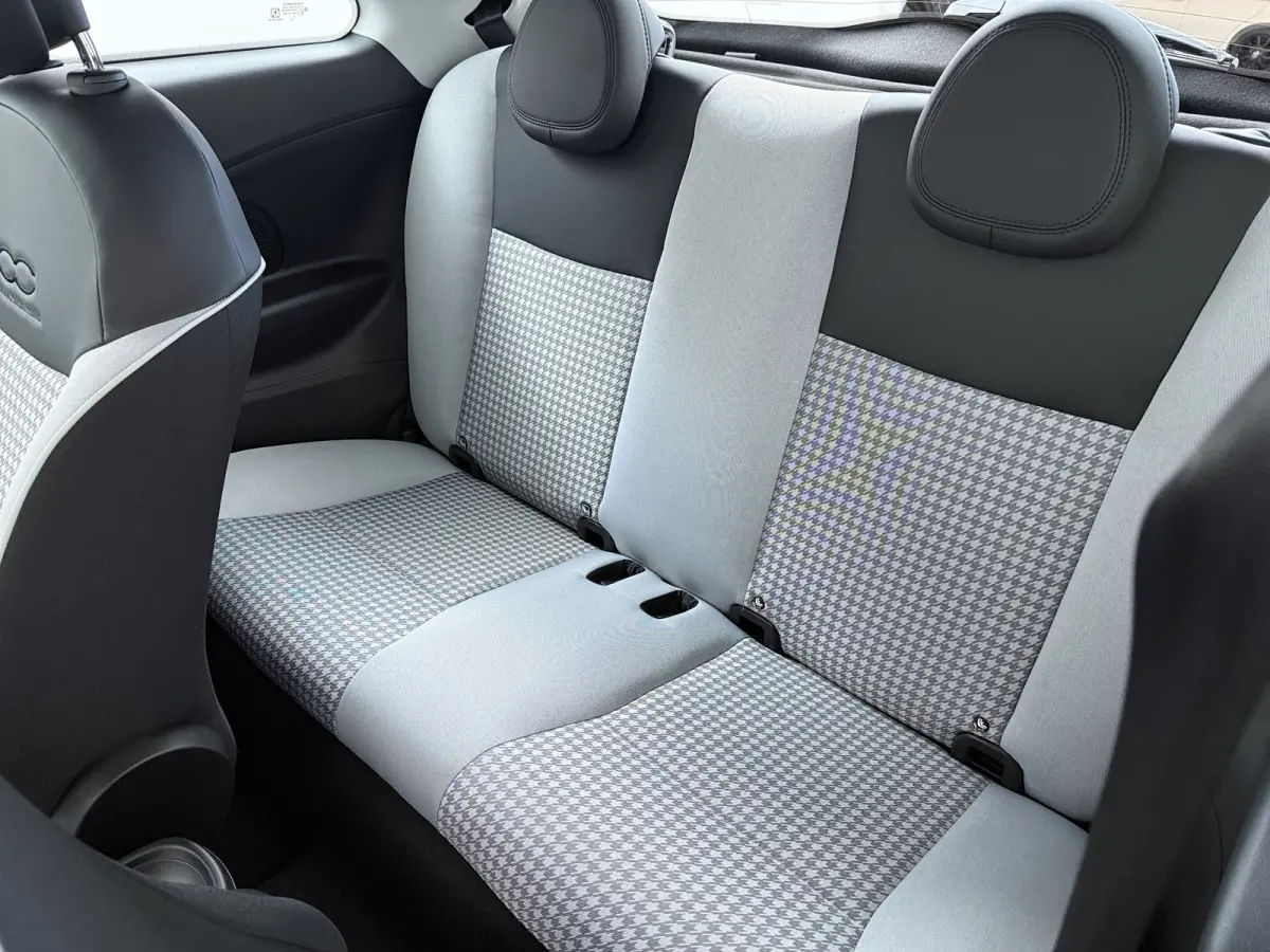 Torino, (2026) | 10,25" touchscreen radio met Bluetooth, DAB & USB | Apple Carplay® / Android Auto™ voorbereiding | Automatische airconditioning
