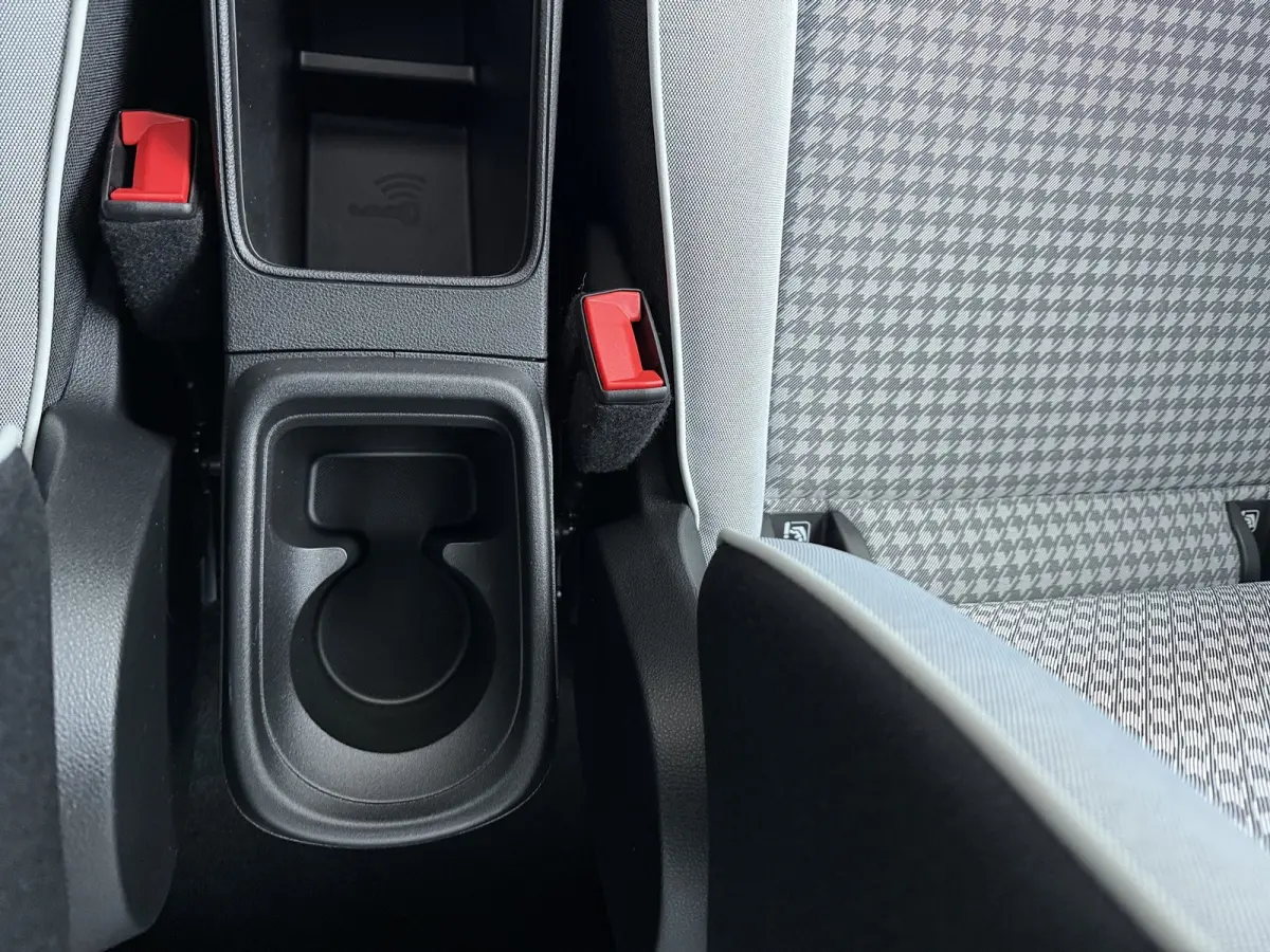 Torino, (2026) | 10,25" touchscreen radio met Bluetooth, DAB & USB | Apple Carplay® / Android Auto™ voorbereiding | Automatische airconditioning