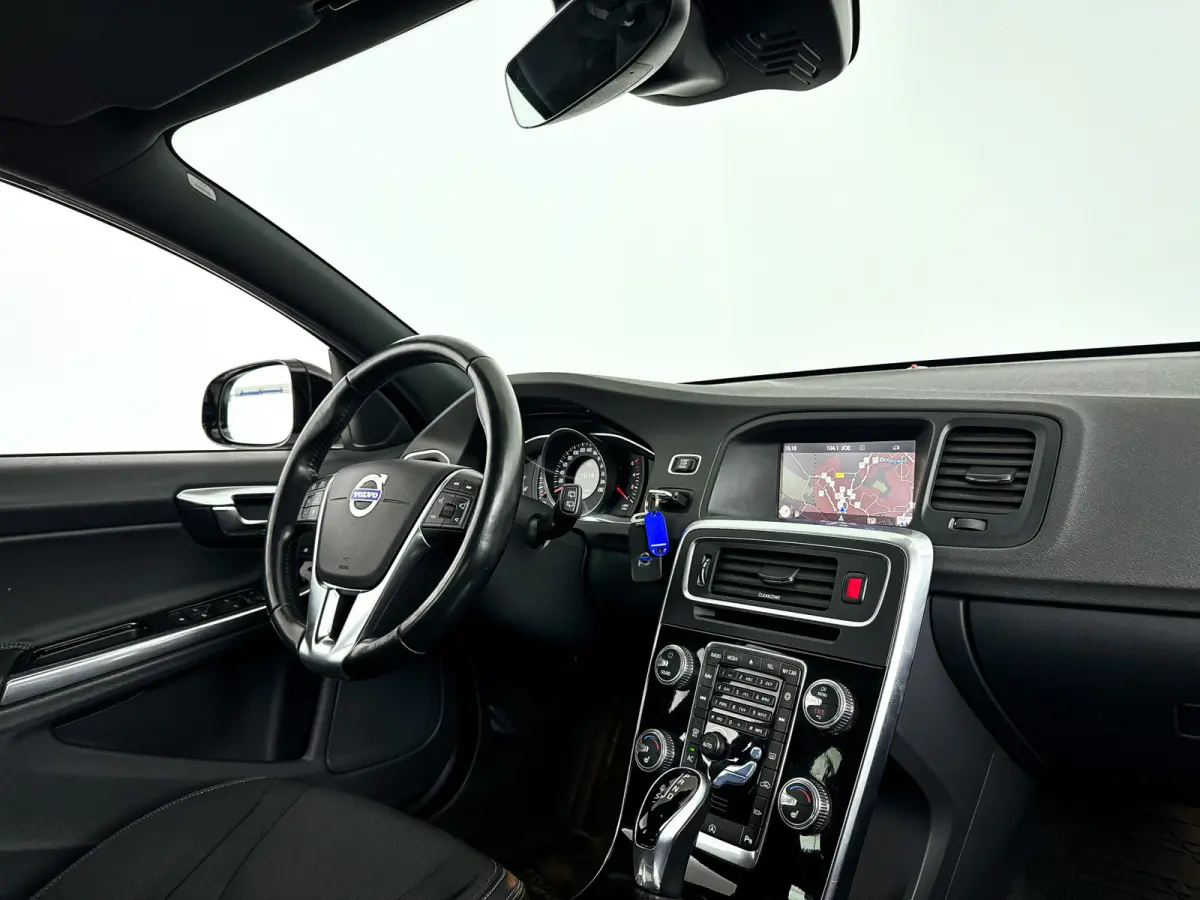 2.0 D3 Polar+ | Parkeersensoren achter | Stoelverwarming | Cruise control | Trekhaak