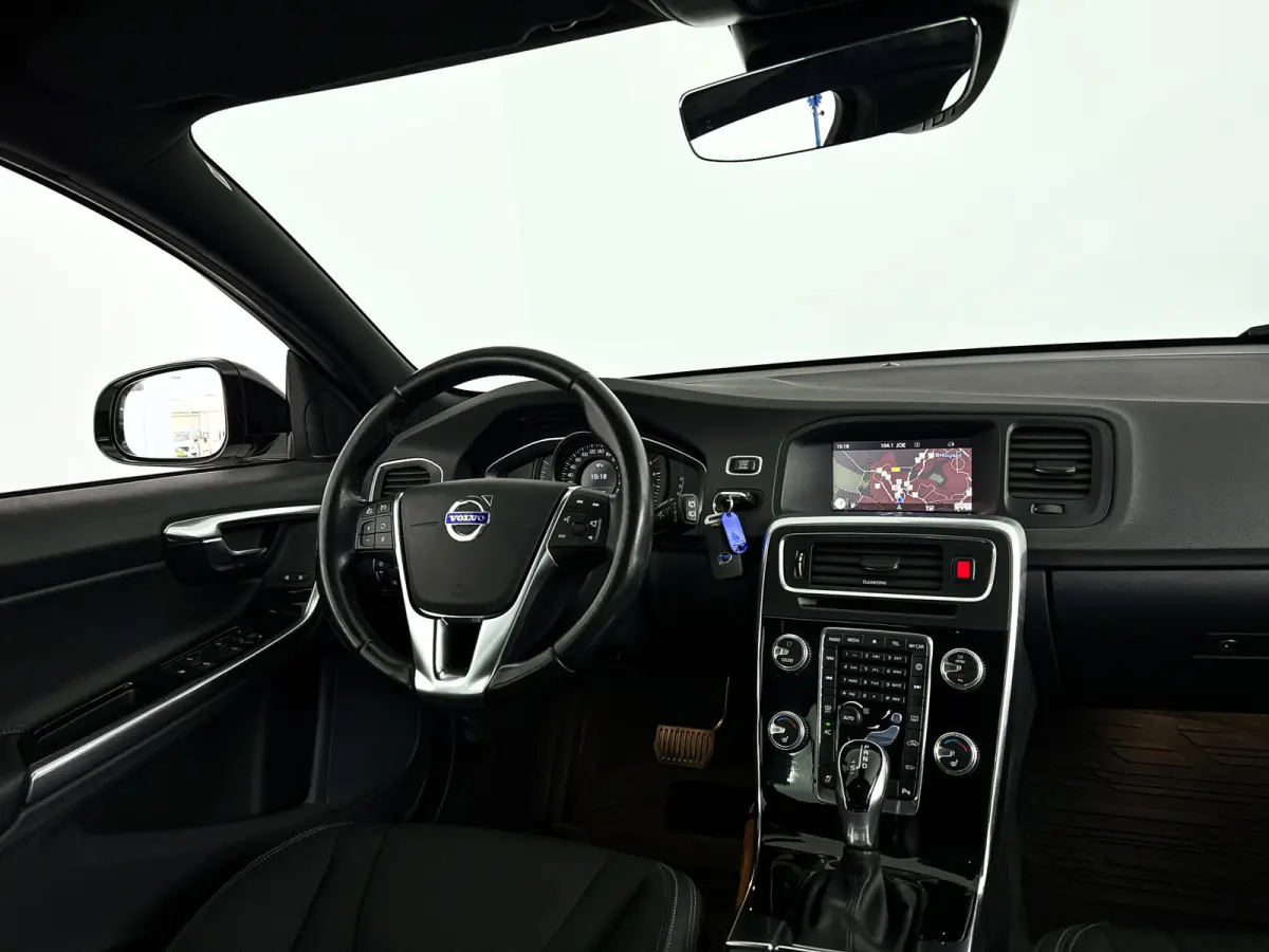 2.0 D3 Polar+ | Parkeersensoren achter | Stoelverwarming | Cruise control | Trekhaak