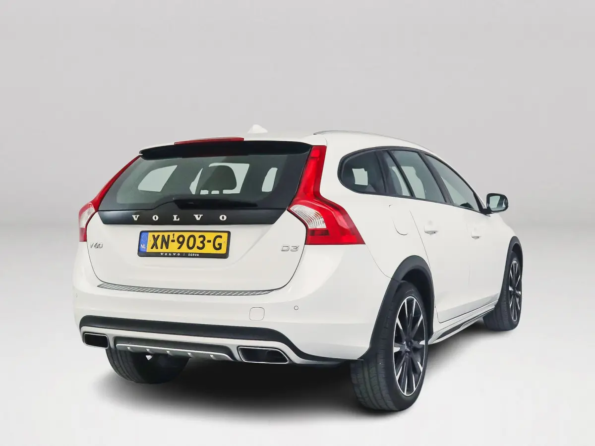 2.0 D3 Polar+ | Parkeersensoren achter | Stoelverwarming | Cruise control | Trekhaak
