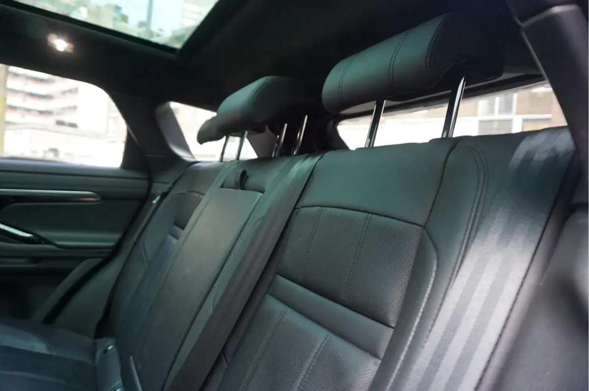 2.0 D180 AWD R-Dynamic HSE | NAP | Pano | Meridian | Sfeerverlichting | Cruise + Lane | 20inch | Dealer onderhouden | Alcantara hemel | Volleder + memory + verwaming |