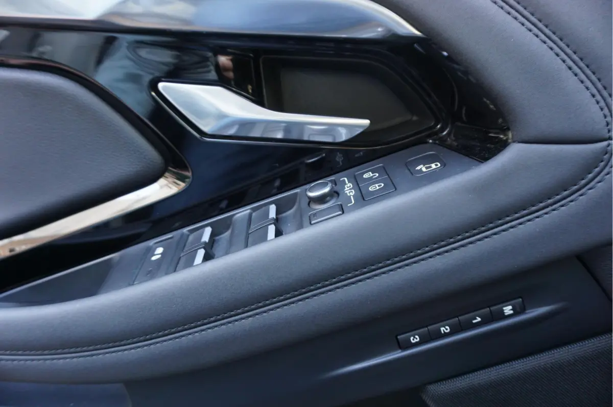 2.0 D180 AWD R-Dynamic HSE | NAP | Pano | Meridian | Sfeerverlichting | Cruise + Lane | 20inch | Dealer onderhouden | Alcantara hemel | Volleder + memory + verwaming |