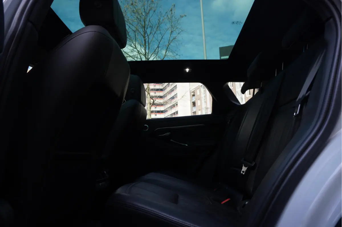 2.0 D180 AWD R-Dynamic HSE | NAP | Pano | Meridian | Sfeerverlichting | Cruise + Lane | 20inch | Dealer onderhouden | Alcantara hemel | Volleder + memory + verwaming |