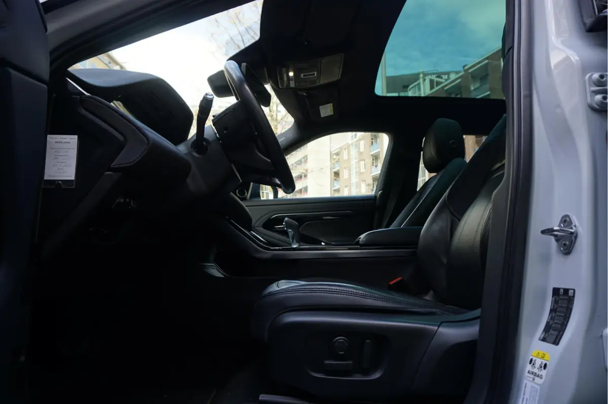 2.0 D180 AWD R-Dynamic HSE | NAP | Pano | Meridian | Sfeerverlichting | Cruise + Lane | 20inch | Dealer onderhouden | Alcantara hemel | Volleder + memory + verwaming |