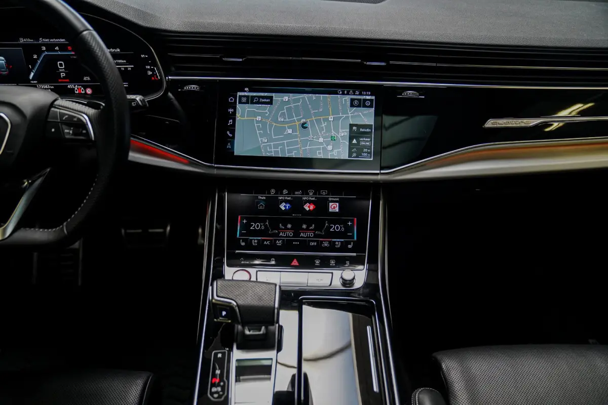 SQ8 4.0 TDI SQ8 Quattro | Panorama | Trekhaak | Bang&Olufsen | Massage | Memory | Head up Display | LED | Dealer Onderhouden