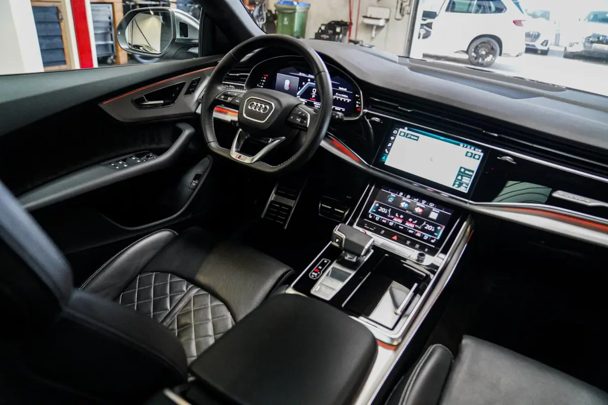 SQ8 4.0 TDI SQ8 Quattro | Panorama | Trekhaak | Bang&Olufsen | Massage | Memory | Head up Display | LED | Dealer Onderhouden