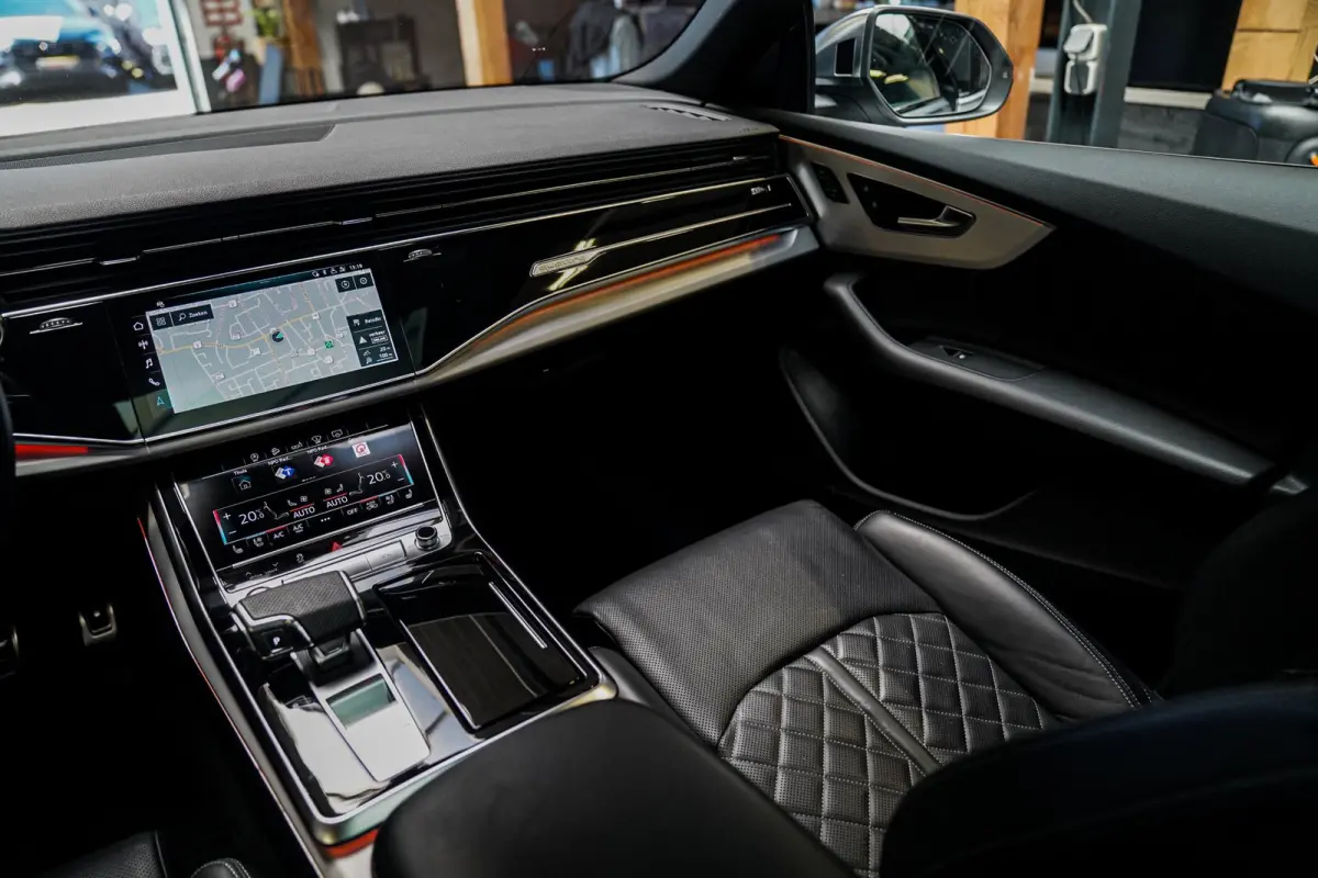 SQ8 4.0 TDI SQ8 Quattro | Panorama | Trekhaak | Bang&Olufsen | Massage | Memory | Head up Display | LED | Dealer Onderhouden