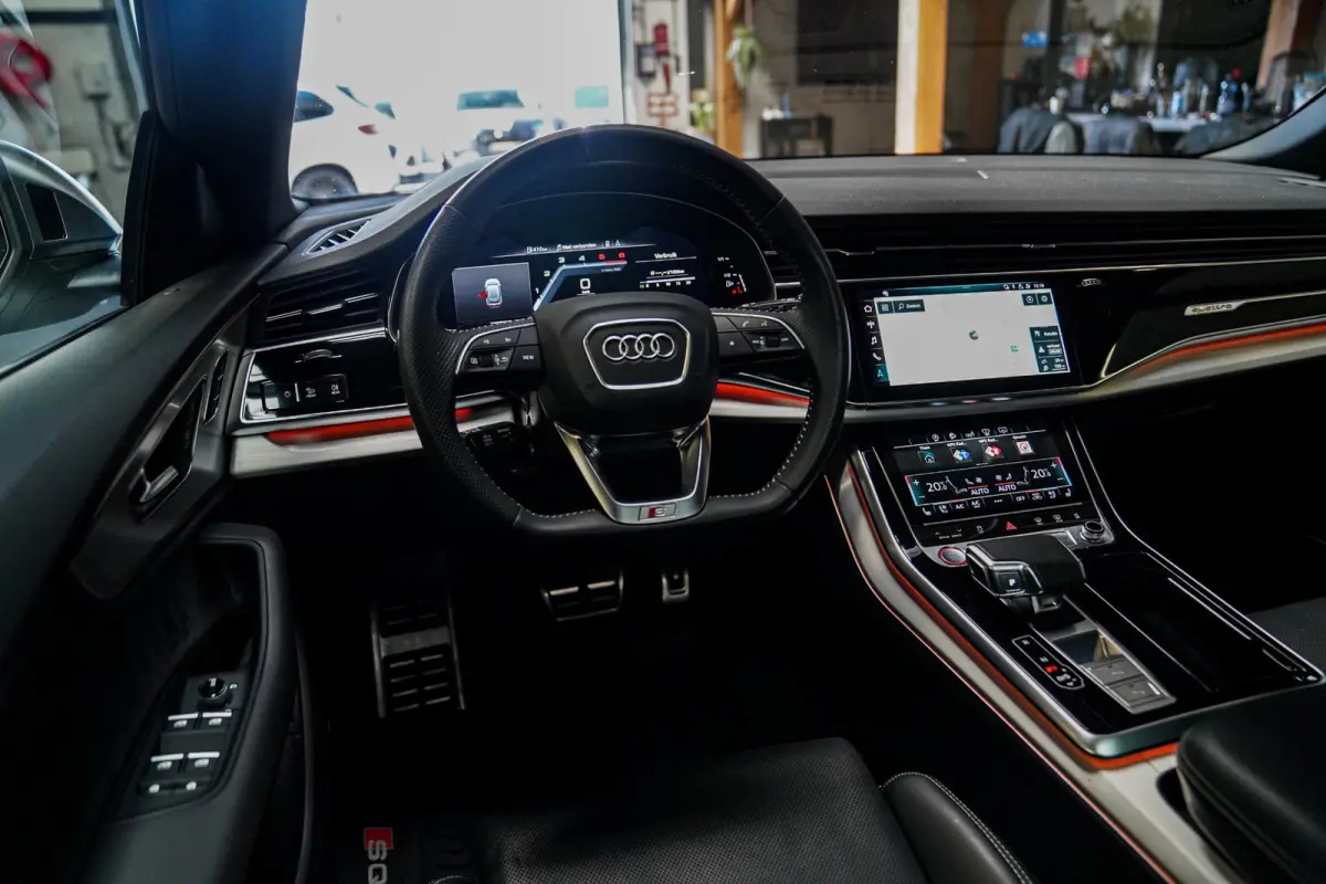 SQ8 4.0 TDI SQ8 Quattro | Panorama | Trekhaak | Bang&Olufsen | Massage | Memory | Head up Display | LED | Dealer Onderhouden