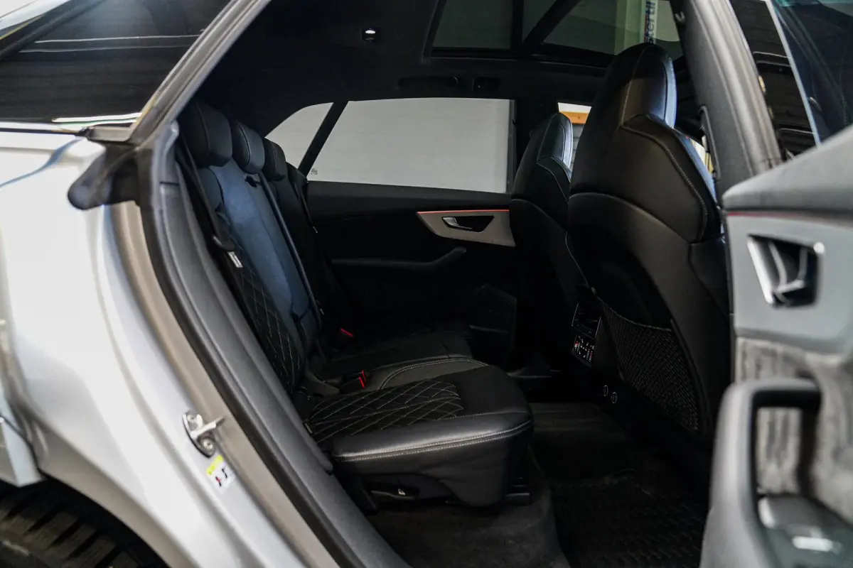 SQ8 4.0 TDI SQ8 Quattro | Panorama | Trekhaak | Bang&Olufsen | Massage | Memory | Head up Display | LED | Dealer Onderhouden