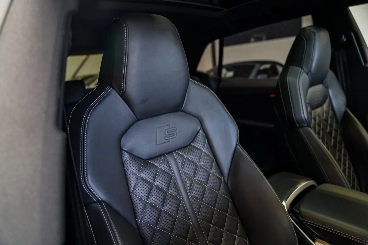 SQ8 4.0 TDI SQ8 Quattro | Panorama | Trekhaak | Bang&Olufsen | Massage | Memory | Head up Display | LED | Dealer Onderhouden