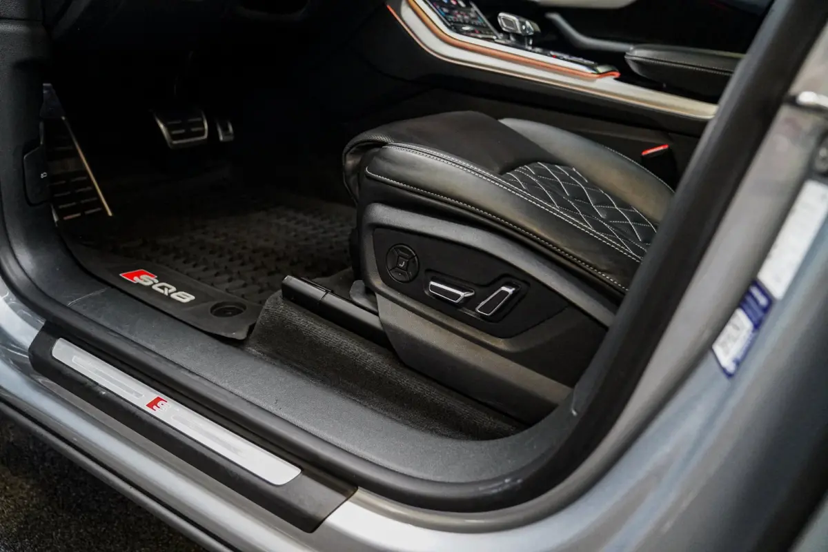 SQ8 4.0 TDI SQ8 Quattro | Panorama | Trekhaak | Bang&Olufsen | Massage | Memory | Head up Display | LED | Dealer Onderhouden