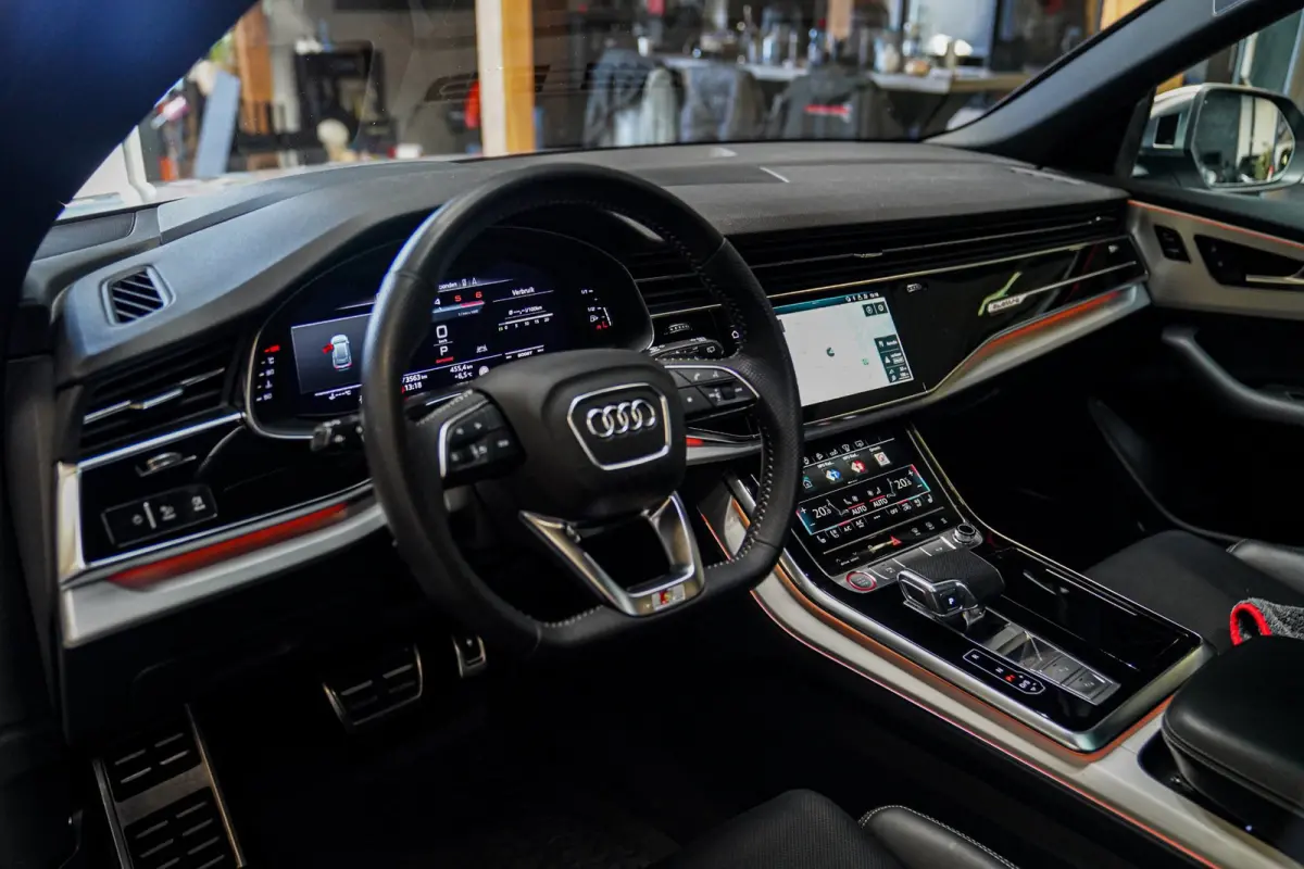 SQ8 4.0 TDI SQ8 Quattro | Panorama | Trekhaak | Bang&Olufsen | Massage | Memory | Head up Display | LED | Dealer Onderhouden