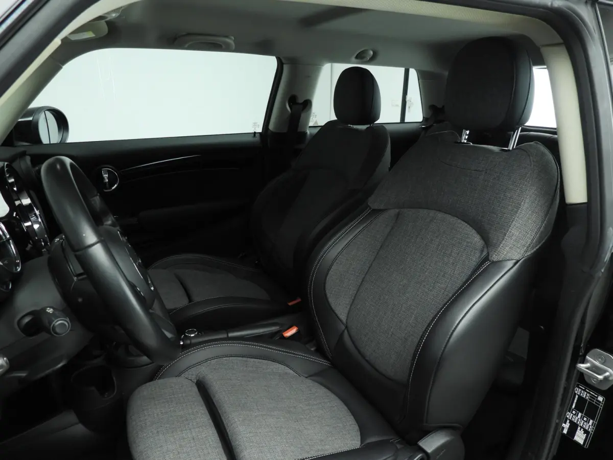 One Automaat / Sportstoelen / LED / Cruise / Climate / PDC / Alu wielen
