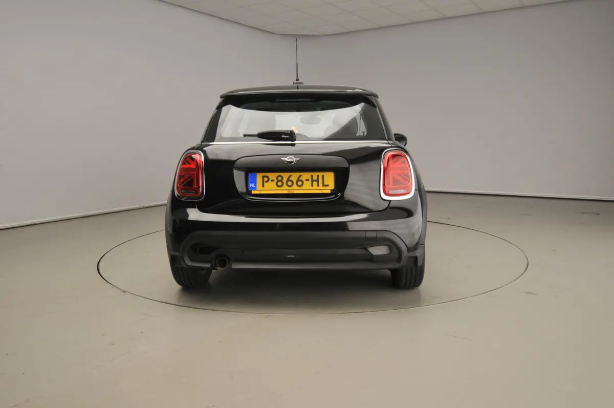 One Automaat / Sportstoelen / LED / Cruise / Climate / PDC / Alu wielen