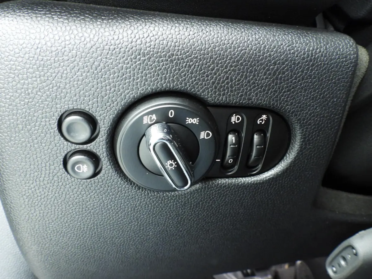 One Automaat / Sportstoelen / LED / Cruise / Climate / PDC / Alu wielen