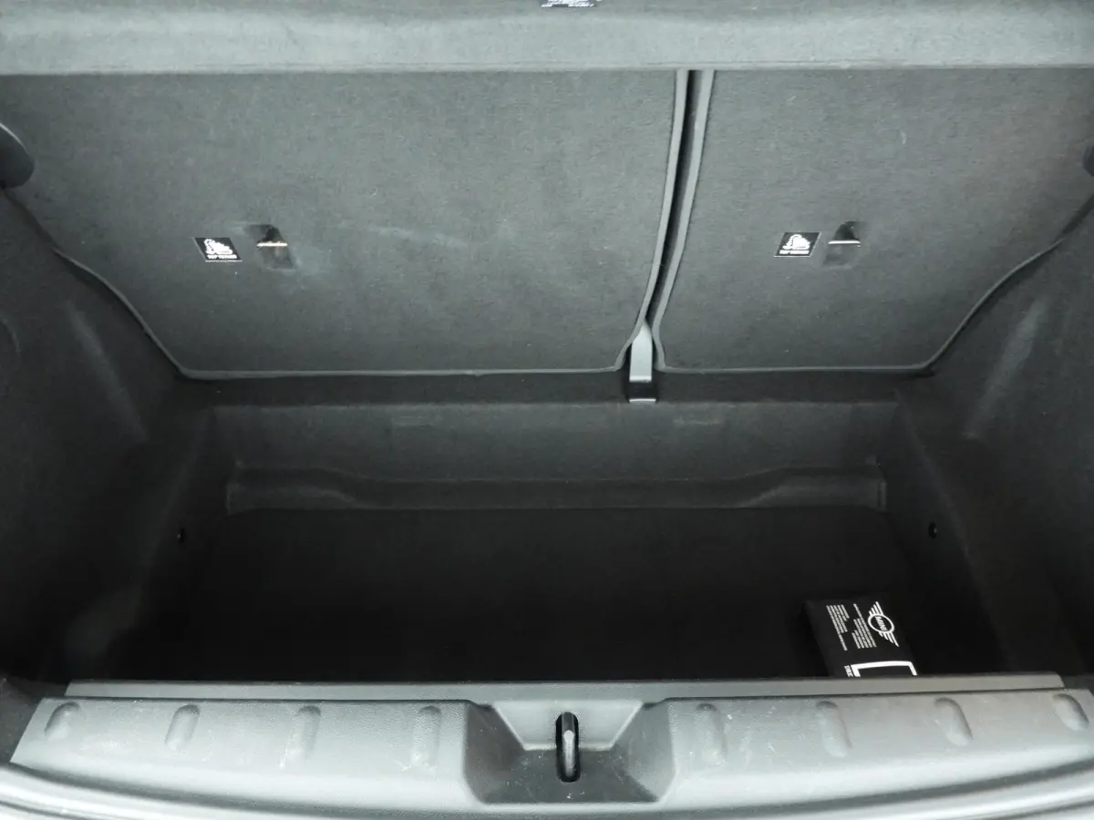 One Automaat / Sportstoelen / LED / Cruise / Climate / PDC / Alu wielen