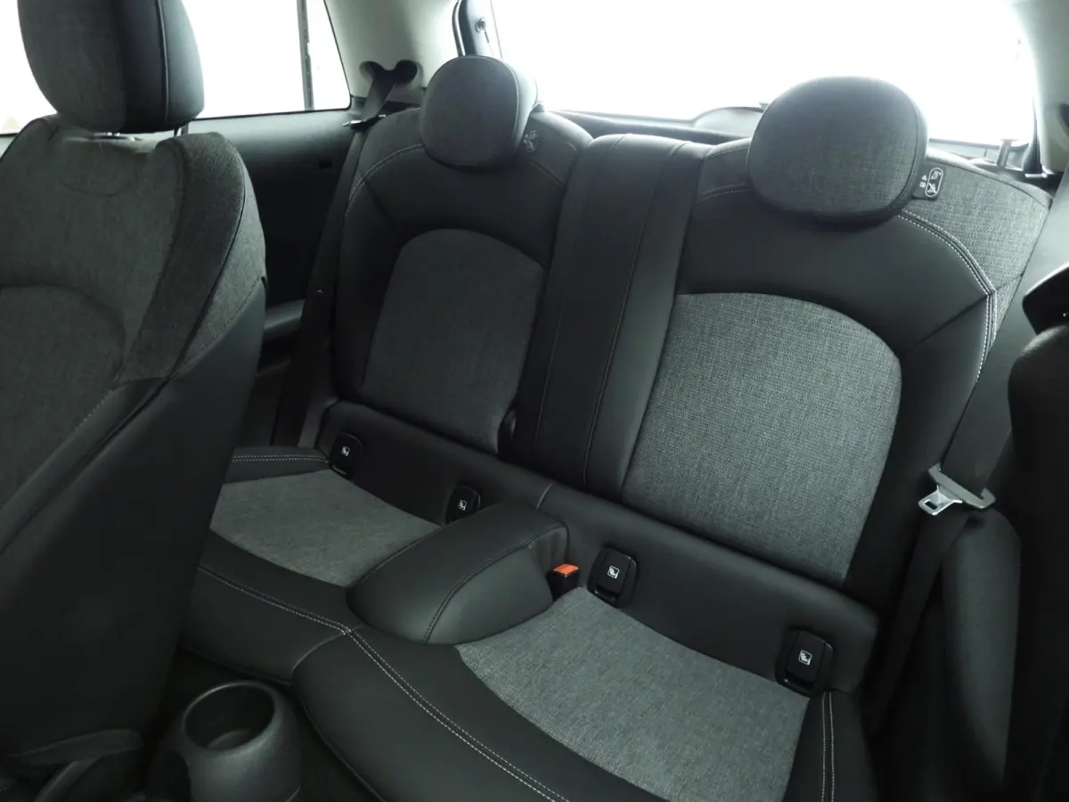 One Automaat / Sportstoelen / LED / Cruise / Climate / PDC / Alu wielen