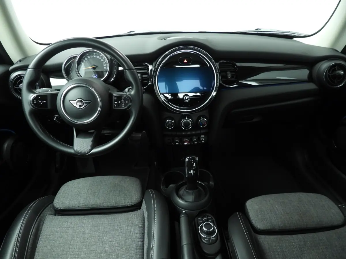 One Automaat / Sportstoelen / LED / Cruise / Climate / PDC / Alu wielen