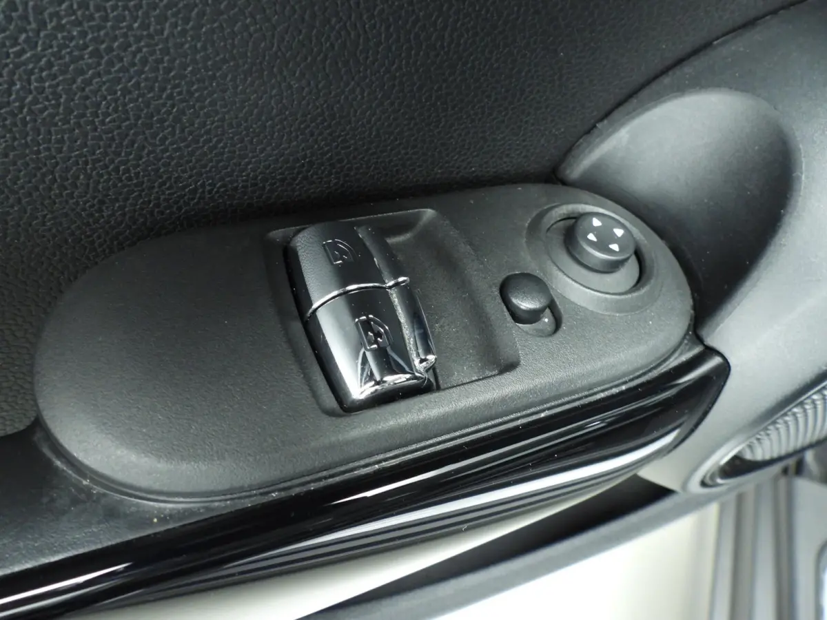 One Automaat / Sportstoelen / LED / Cruise / Climate / PDC / Alu wielen