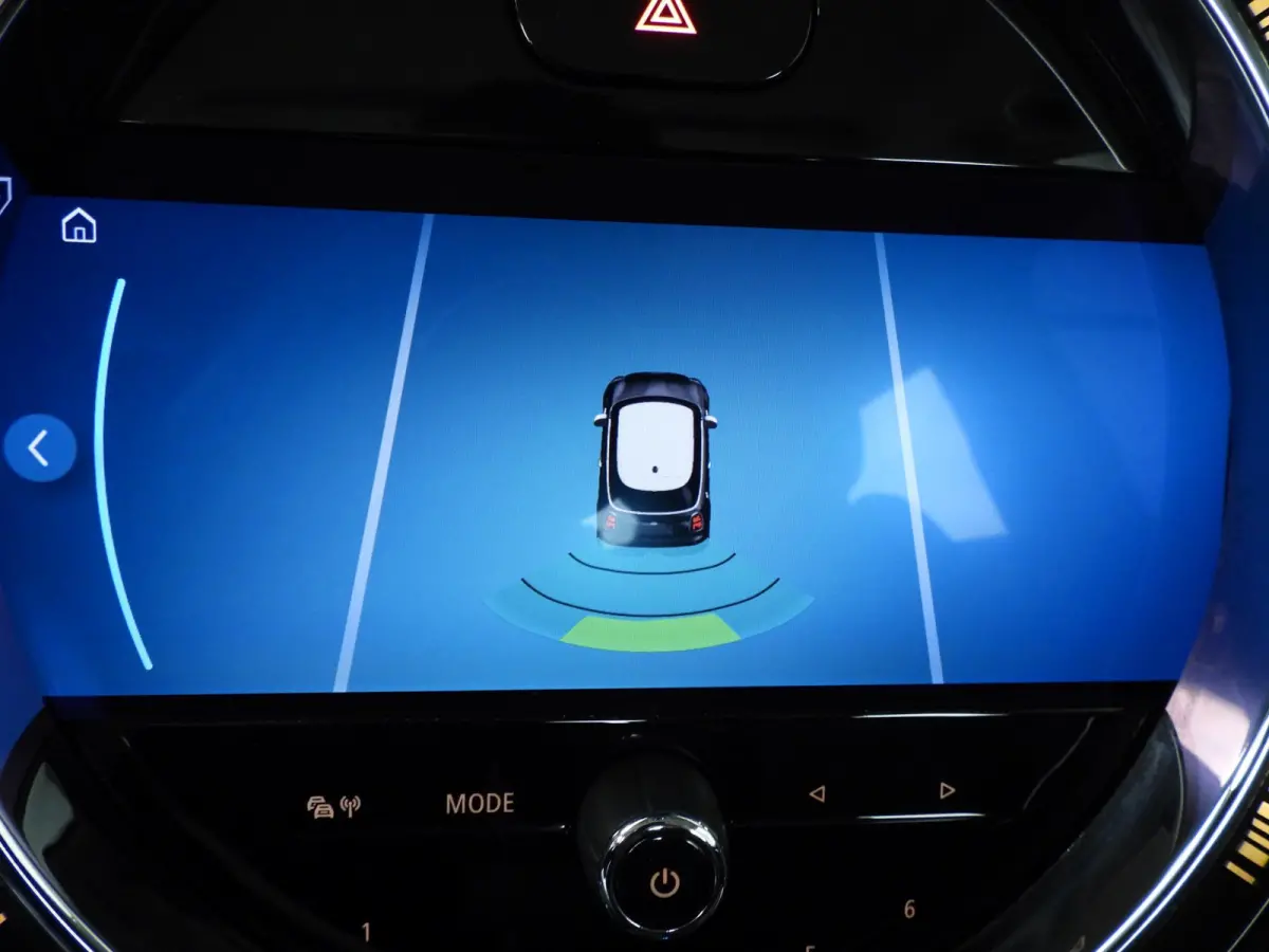 One Automaat / Sportstoelen / LED / Cruise / Climate / PDC / Alu wielen