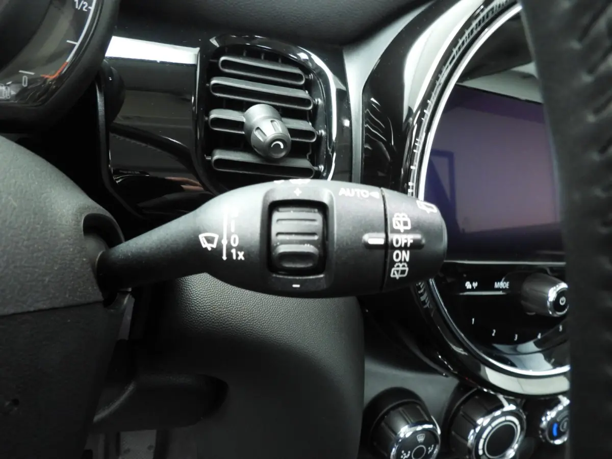 One Automaat / Sportstoelen / LED / Cruise / Climate / PDC / Alu wielen