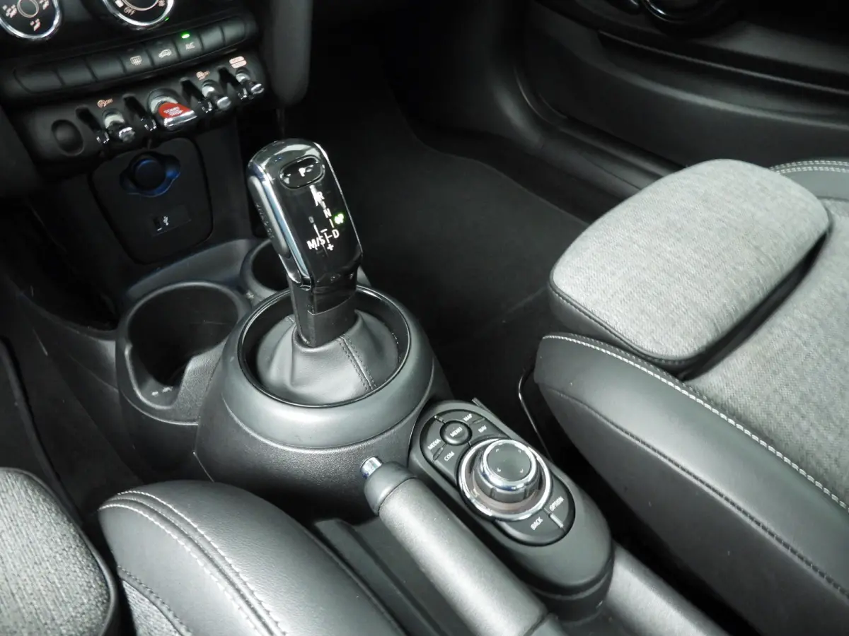 One Automaat / Sportstoelen / LED / Cruise / Climate / PDC / Alu wielen