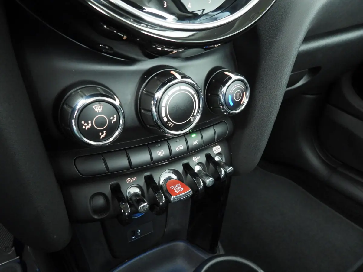 One Automaat / Sportstoelen / LED / Cruise / Climate / PDC / Alu wielen
