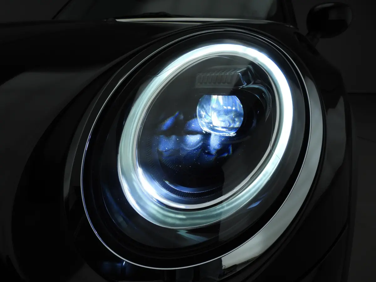 One Automaat / Sportstoelen / LED / Cruise / Climate / PDC / Alu wielen