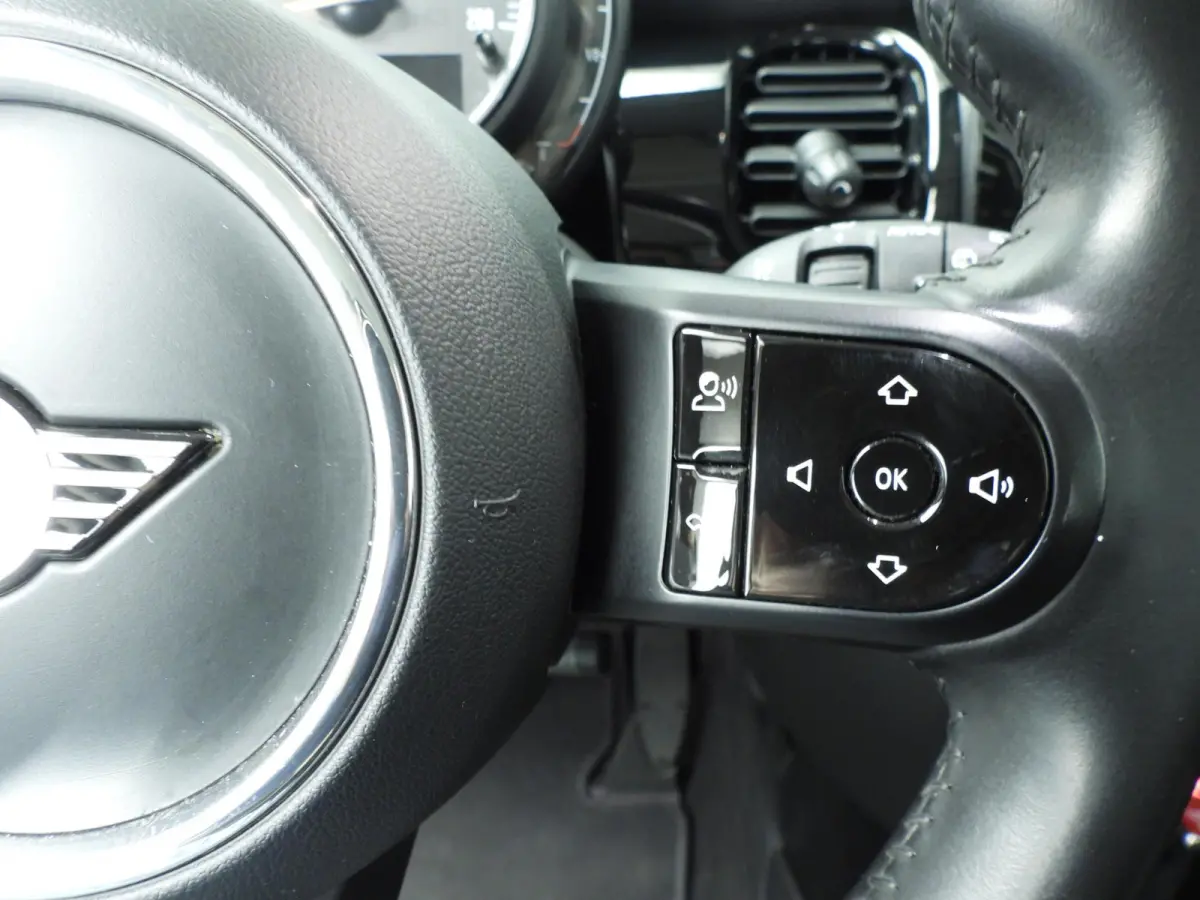 One Automaat / Sportstoelen / LED / Cruise / Climate / PDC / Alu wielen