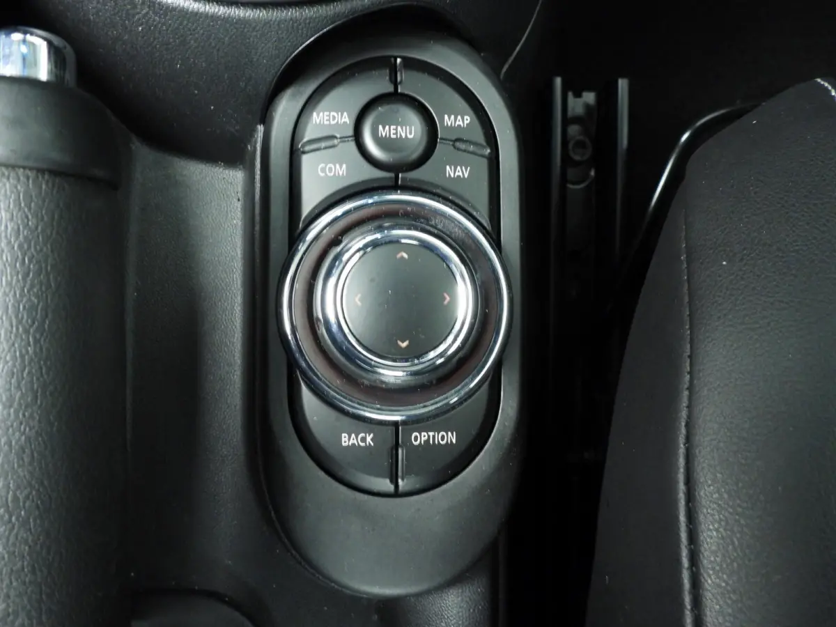One Automaat / Sportstoelen / LED / Cruise / Climate / PDC / Alu wielen