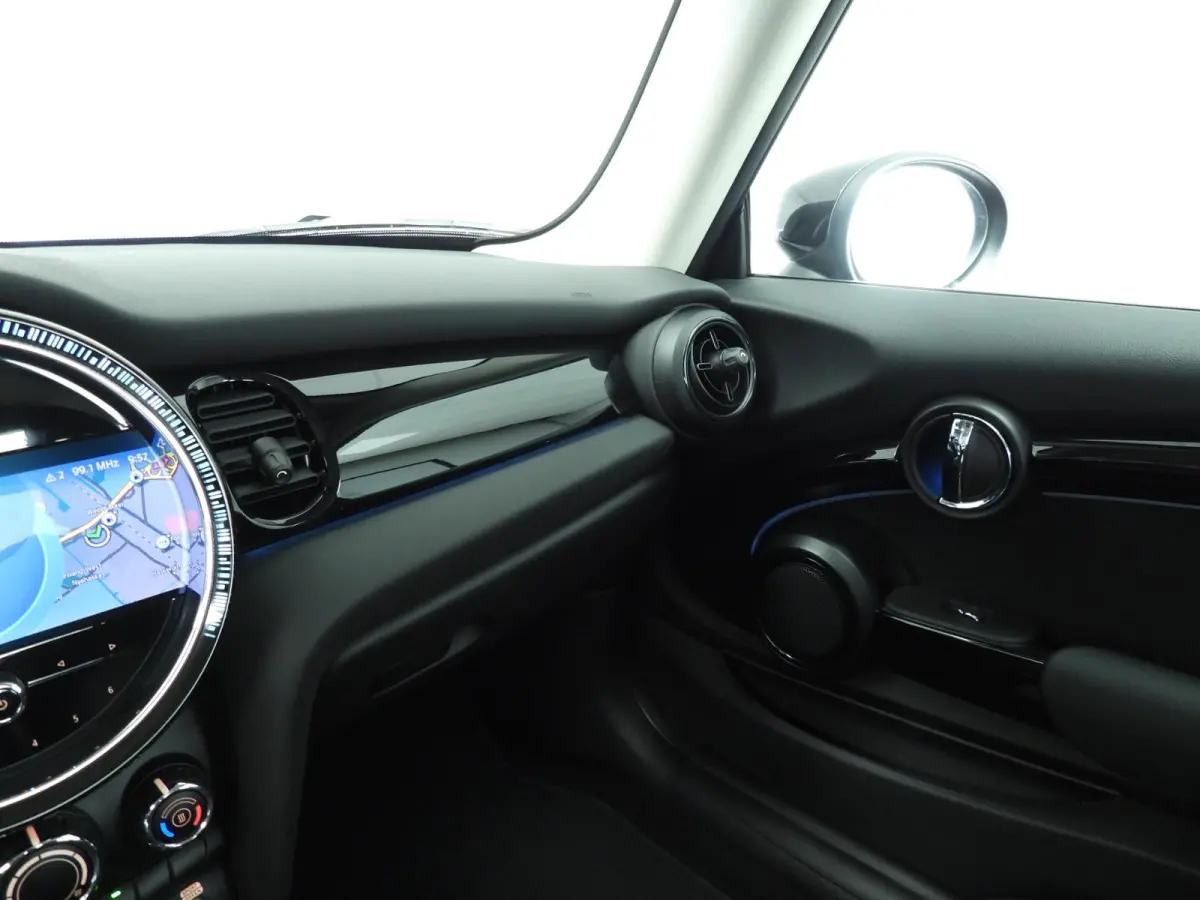 One Automaat / Sportstoelen / LED / Cruise / Climate / PDC / Alu wielen