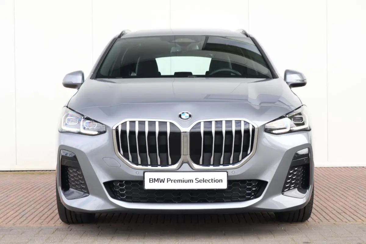 220i / M-Sport Pakket / Pano Dak / Actieve Stoel / Harman Kardon / Stoelverwarming Voor / Comforttoegang /