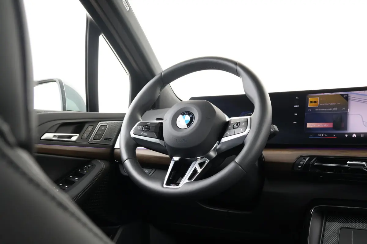 220i / M-Sport Pakket / Pano Dak / Actieve Stoel / Harman Kardon / Stoelverwarming Voor / Comforttoegang /