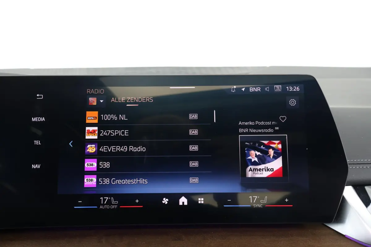 220i / M-Sport Pakket / Pano Dak / Actieve Stoel / Harman Kardon / Stoelverwarming Voor / Comforttoegang /