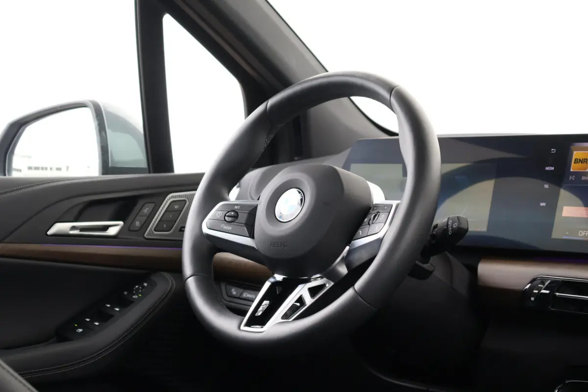 220i / M-Sport Pakket / Pano Dak / Actieve Stoel / Harman Kardon / Stoelverwarming Voor / Comforttoegang /