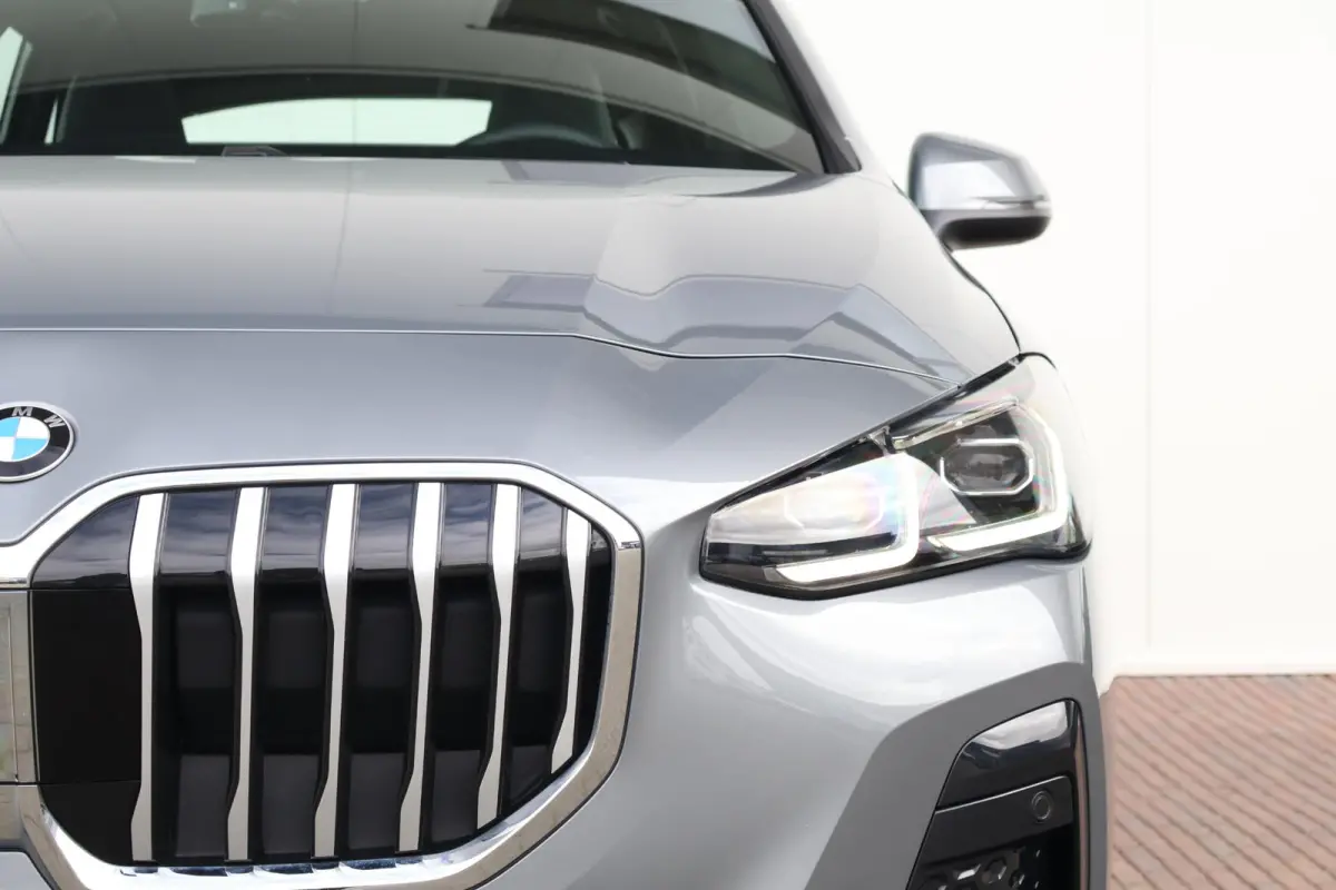 220i / M-Sport Pakket / Pano Dak / Actieve Stoel / Harman Kardon / Stoelverwarming Voor / Comforttoegang /