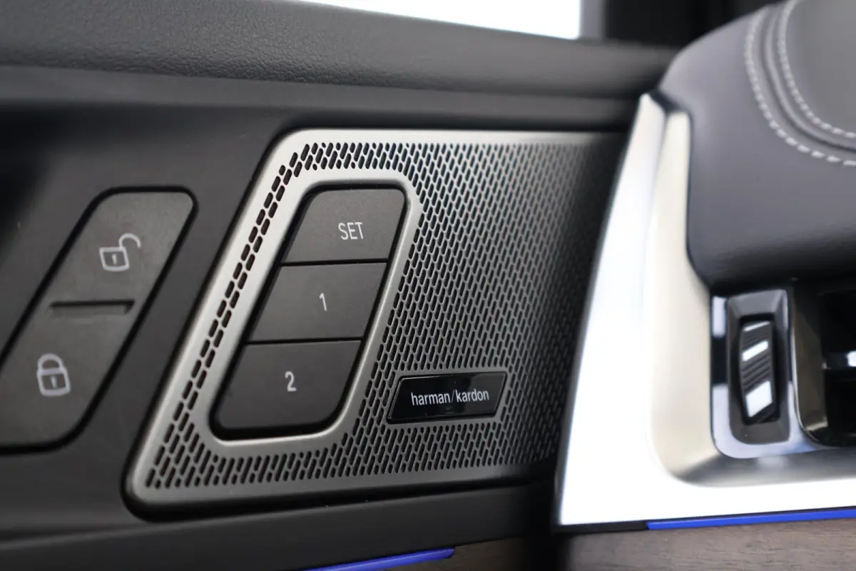 220i / M-Sport Pakket / Pano Dak / Actieve Stoel / Harman Kardon / Stoelverwarming Voor / Comforttoegang /