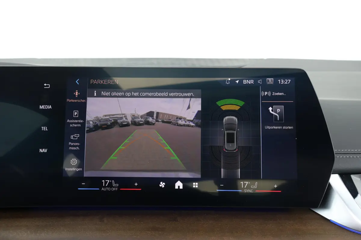 220i / M-Sport Pakket / Pano Dak / Actieve Stoel / Harman Kardon / Stoelverwarming Voor / Comforttoegang /