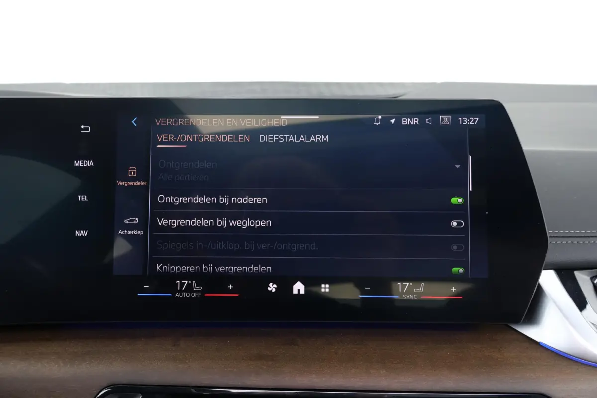 220i / M-Sport Pakket / Pano Dak / Actieve Stoel / Harman Kardon / Stoelverwarming Voor / Comforttoegang /