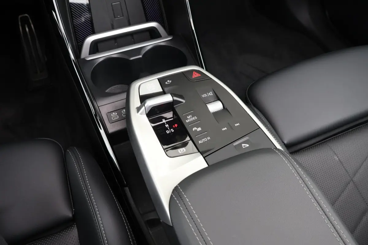220i / M-Sport Pakket / Pano Dak / Actieve Stoel / Harman Kardon / Stoelverwarming Voor / Comforttoegang /