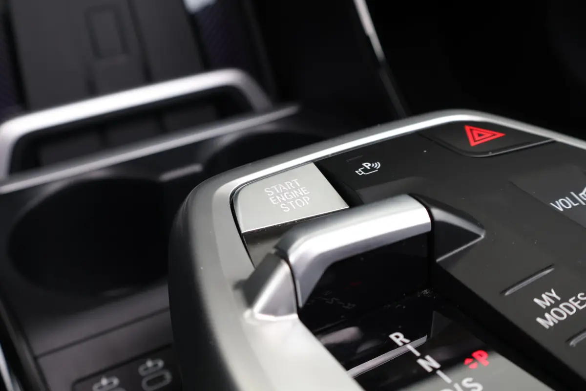 220i / M-Sport Pakket / Pano Dak / Actieve Stoel / Harman Kardon / Stoelverwarming Voor / Comforttoegang /