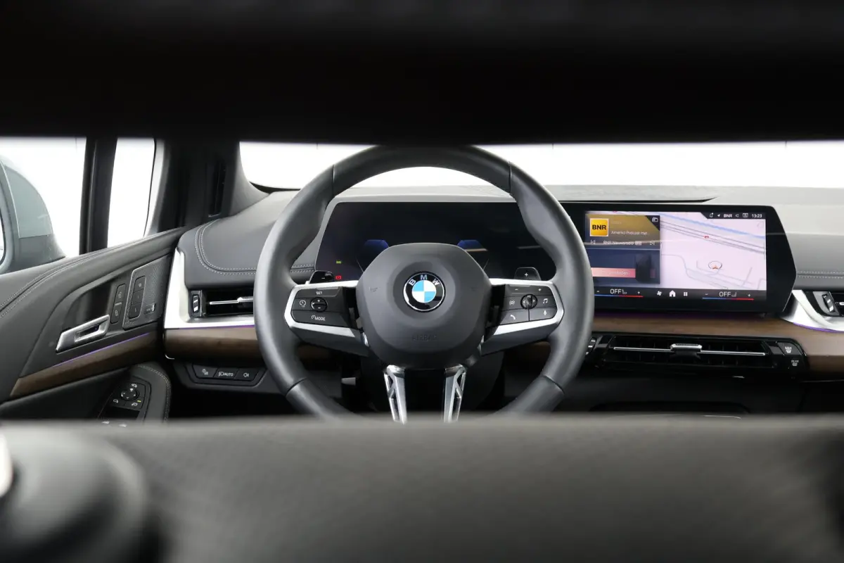 220i / M-Sport Pakket / Pano Dak / Actieve Stoel / Harman Kardon / Stoelverwarming Voor / Comforttoegang /